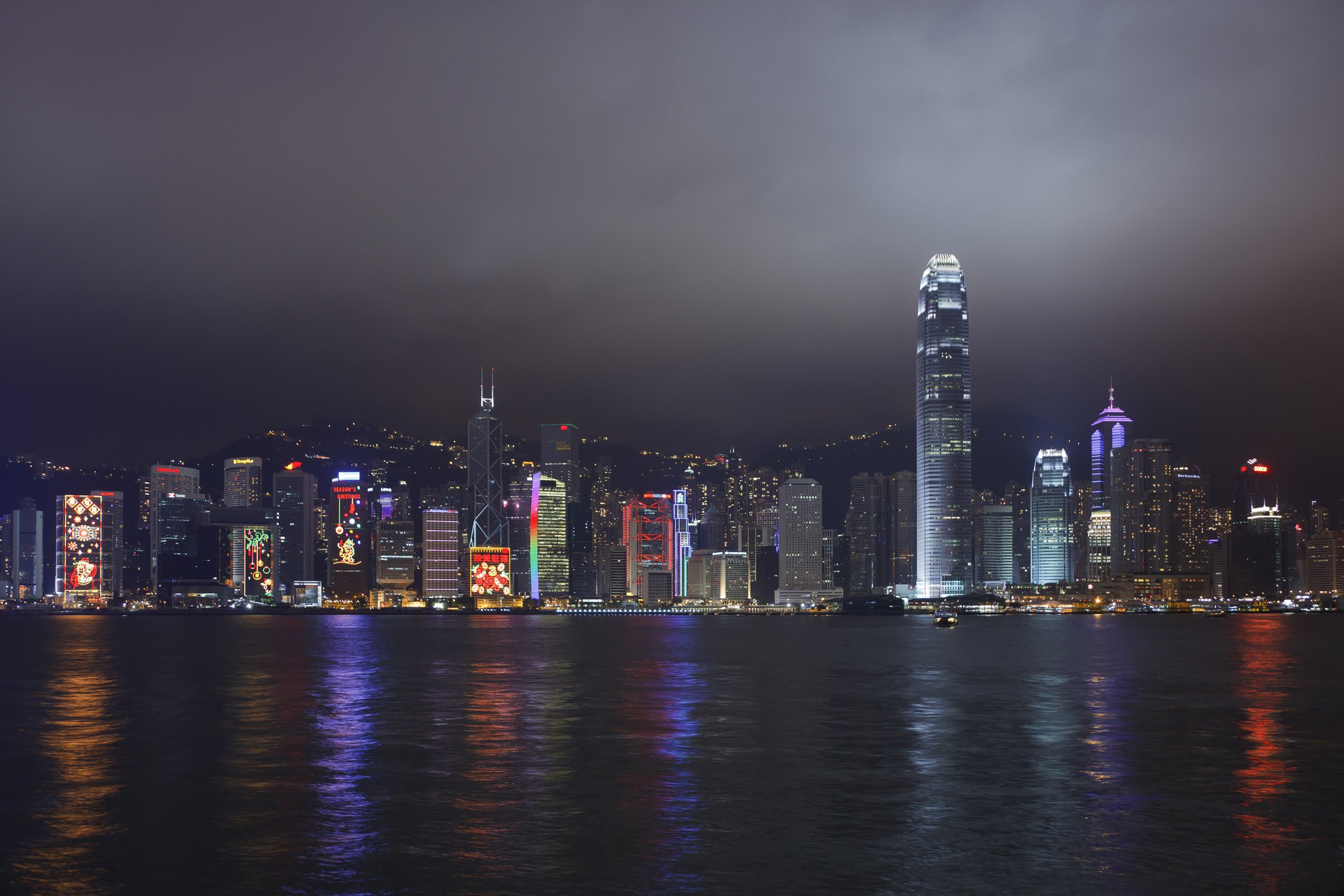 Гонконг, новогодний парад небоскребов.