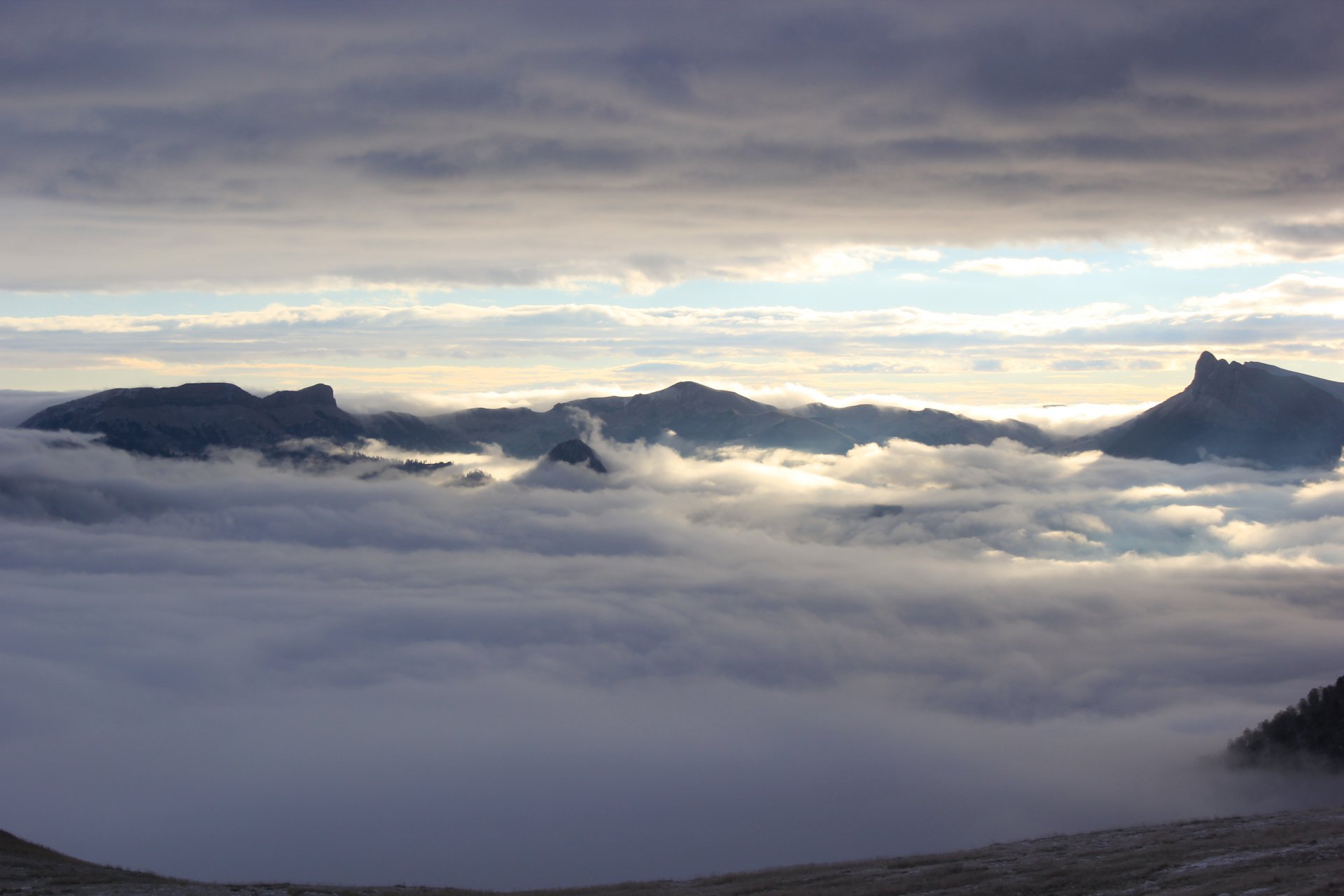 Между облаками..