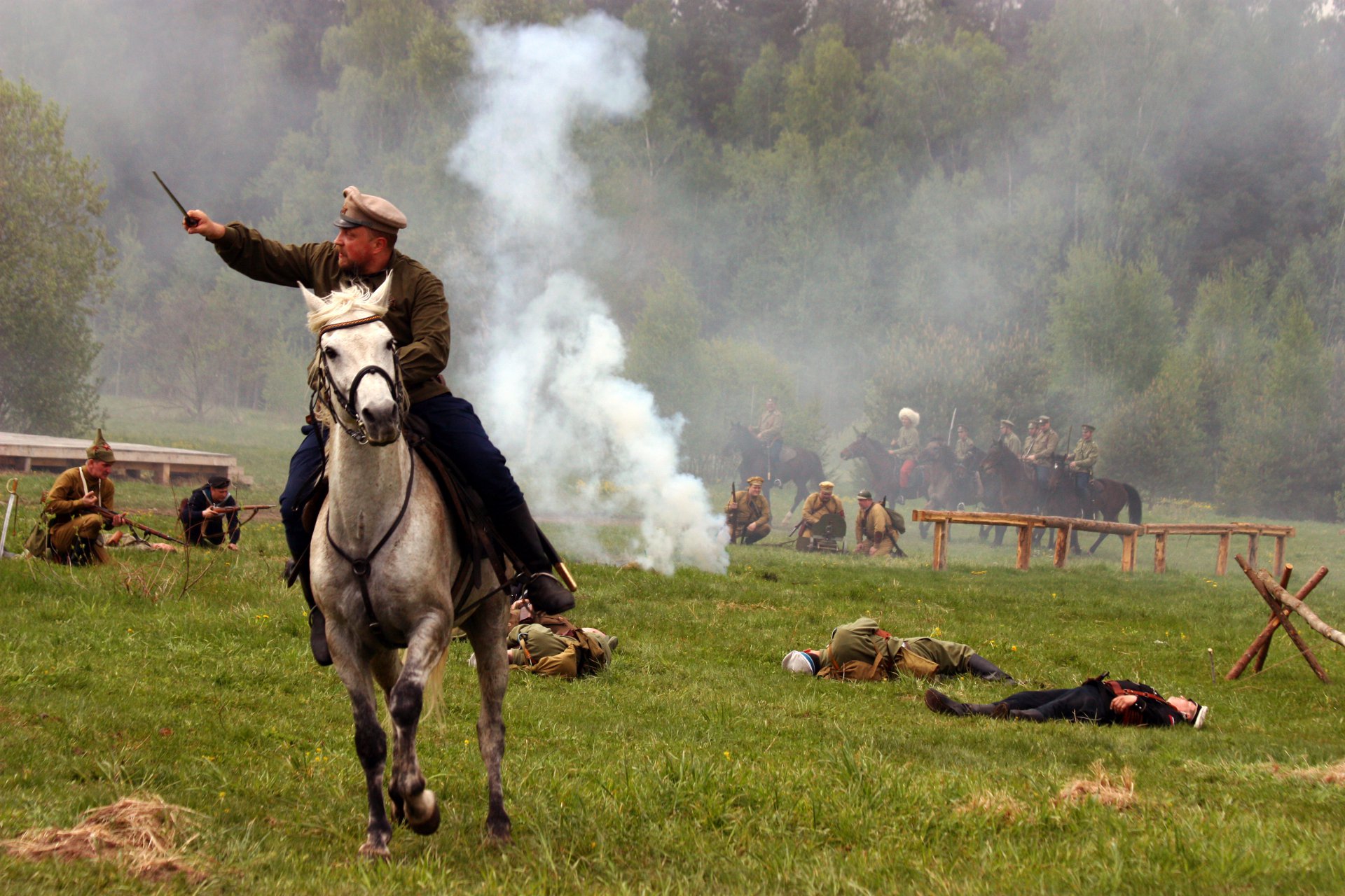 Впереди, на боевом коне!