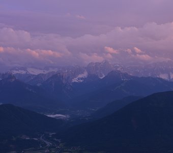 Летний закат над Юлианскими Альпами