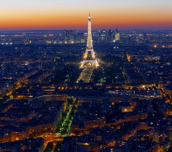 Закат в центре Парижа