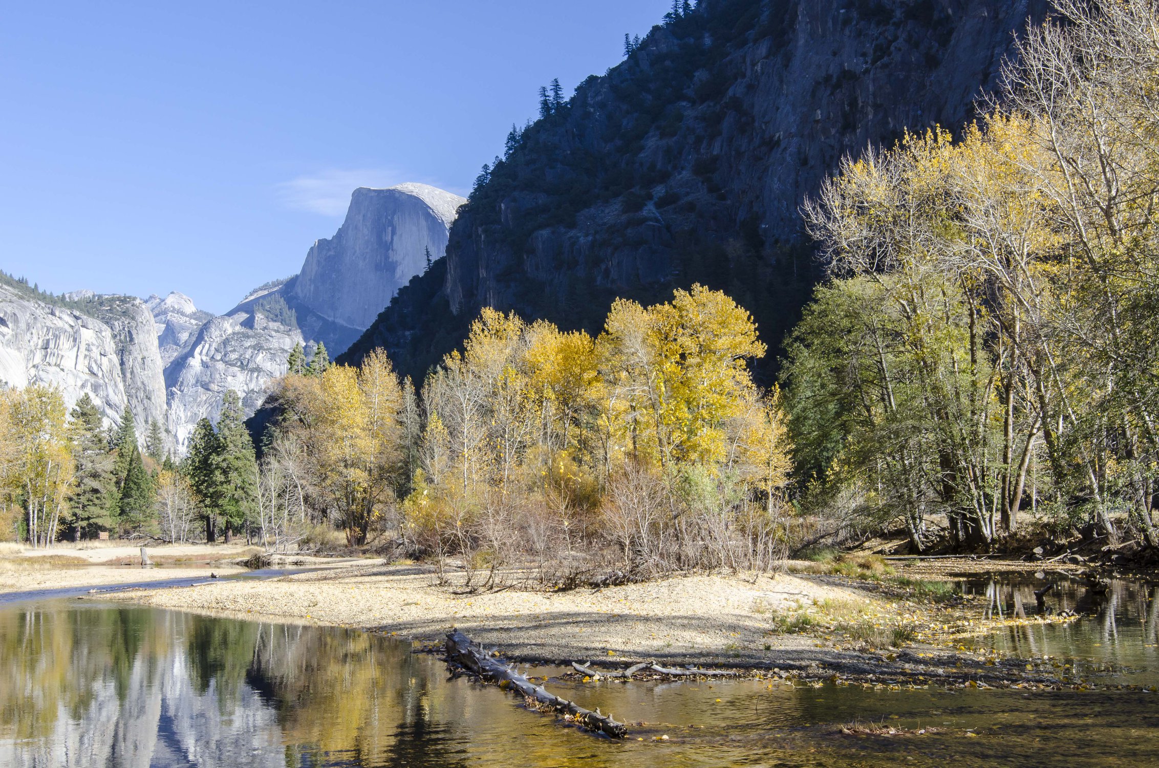 Осень в национальном парке Йосемити. Калифорния. США.