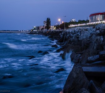 После заката на побережье Каспийского моря