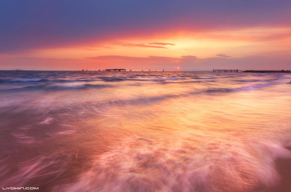 Закат на пляже Зиря