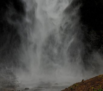 Подножие водопада Гокта