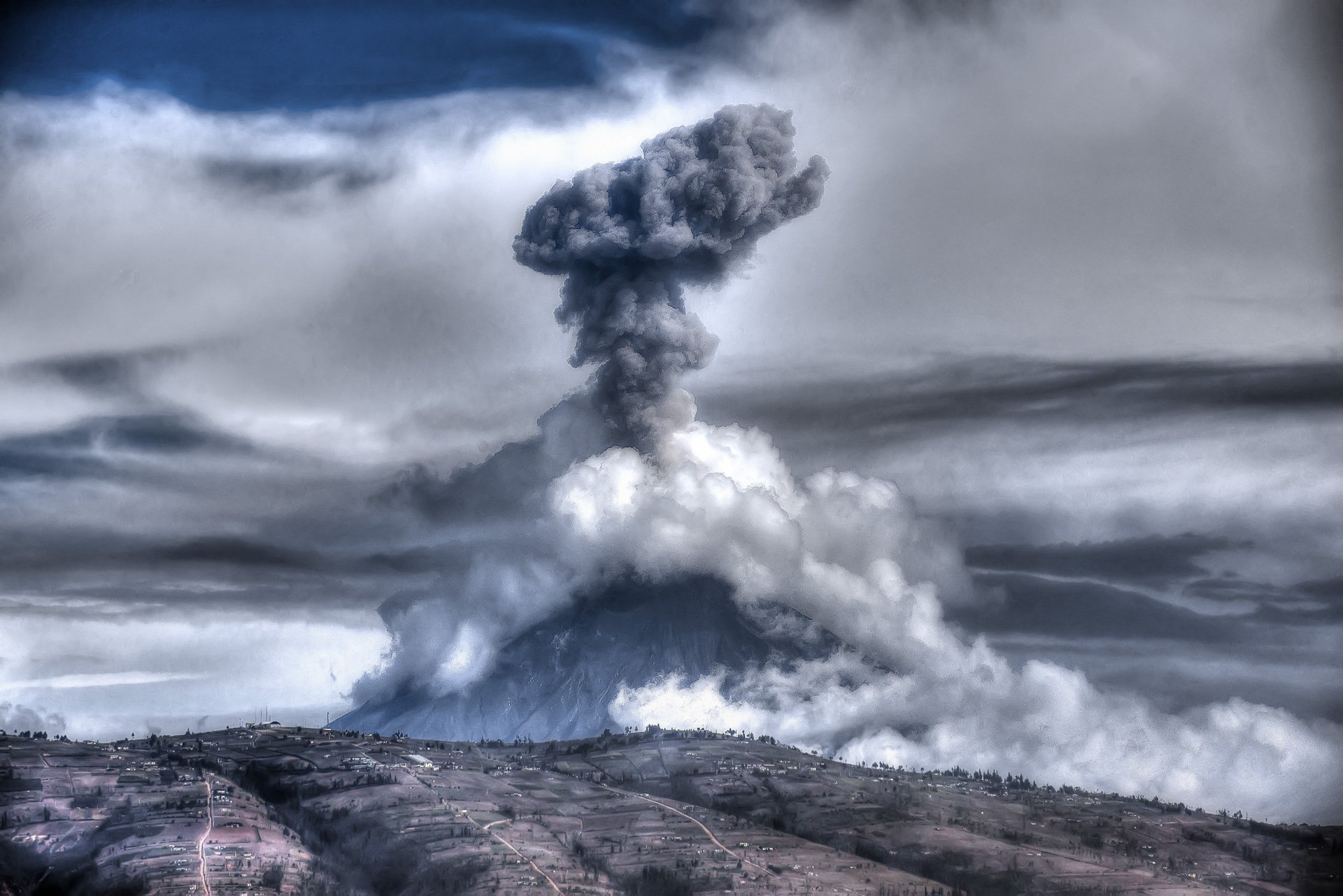 Извержение вулкана Тунгурауа. Из цикла "Mirabilia mundo".