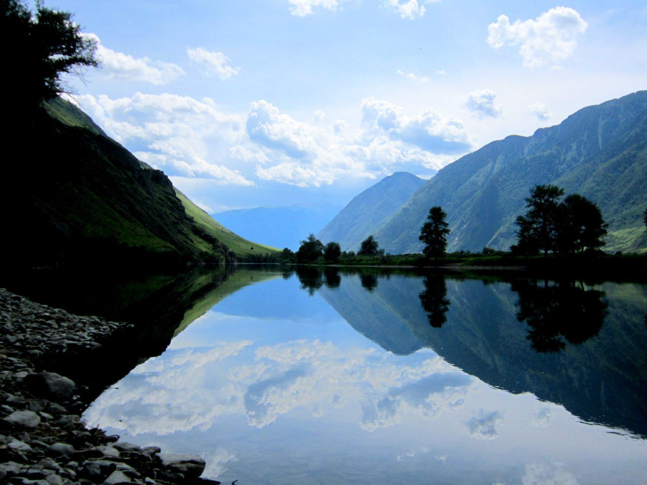 Мир небесный в мире земном.