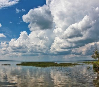 Облака над Плещеевым озером.