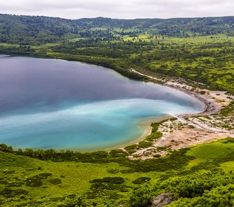 Озеро Горячее в кальдере вулкана Головнина