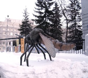 Скульптура "Комар"