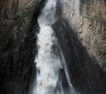 Водопад Каракая-Су, северное подножие Эльбруса.