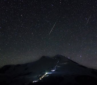 Метеориты Персииды над Эльбрусом.