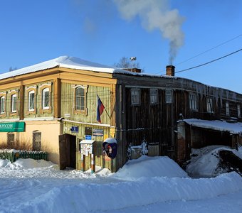 Общественное здание в деревне Висим. Урал, Свердловская область.