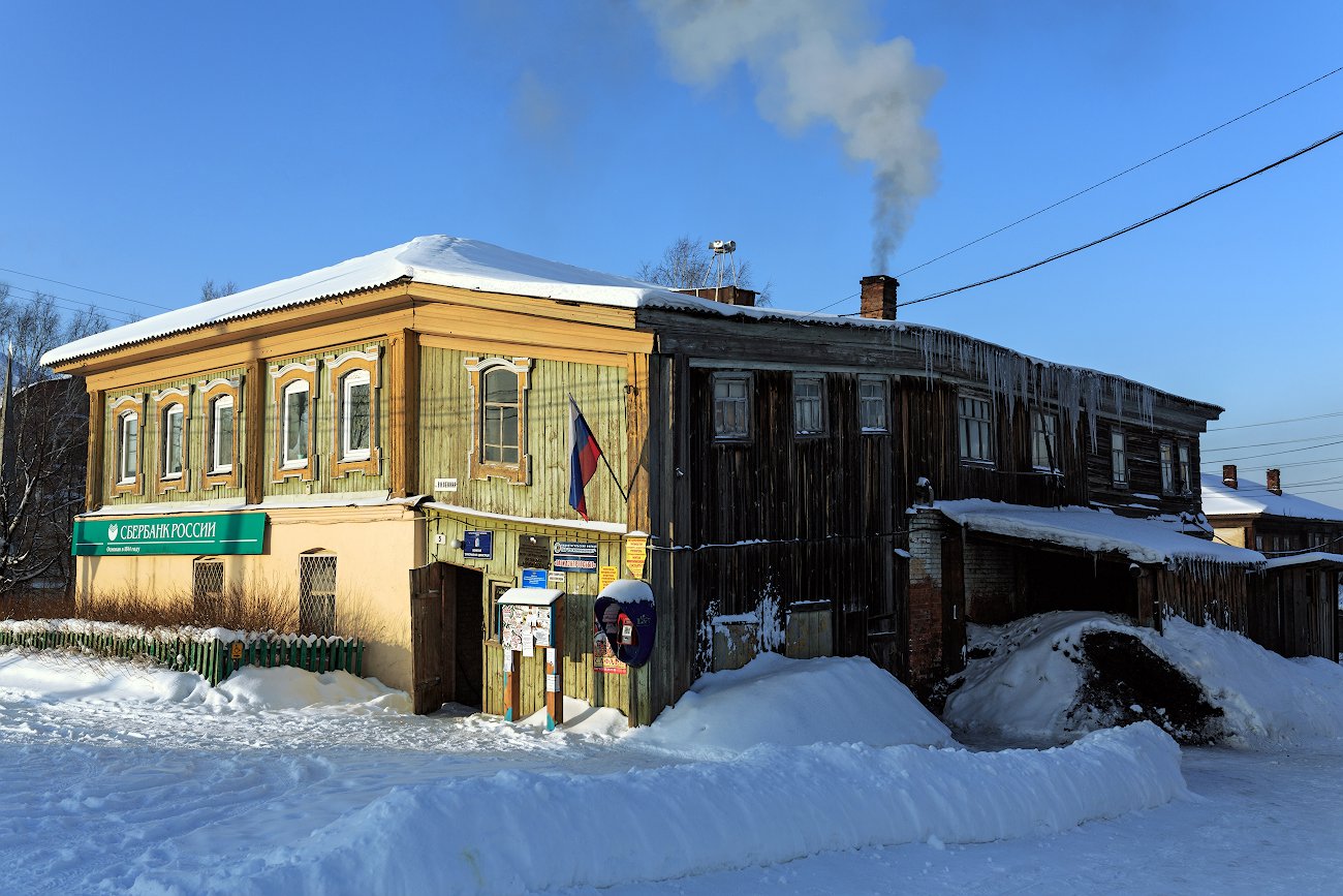 Общественное здание в деревне Висим. Урал, Свердловская область.
