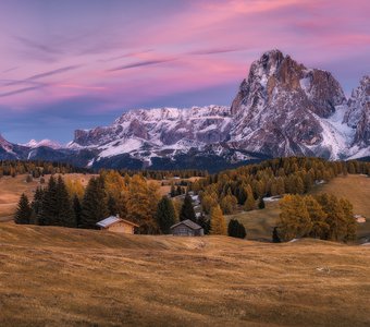 Италия. Доломиты. Панорама плато Alpe di Siusi после заката
