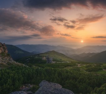 Карпаты. Рассвет на Ушастом камне.