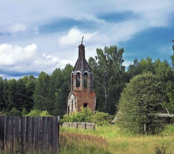 Храм Дмитрия Солунского в селе Пласкинино (погост Дорки)