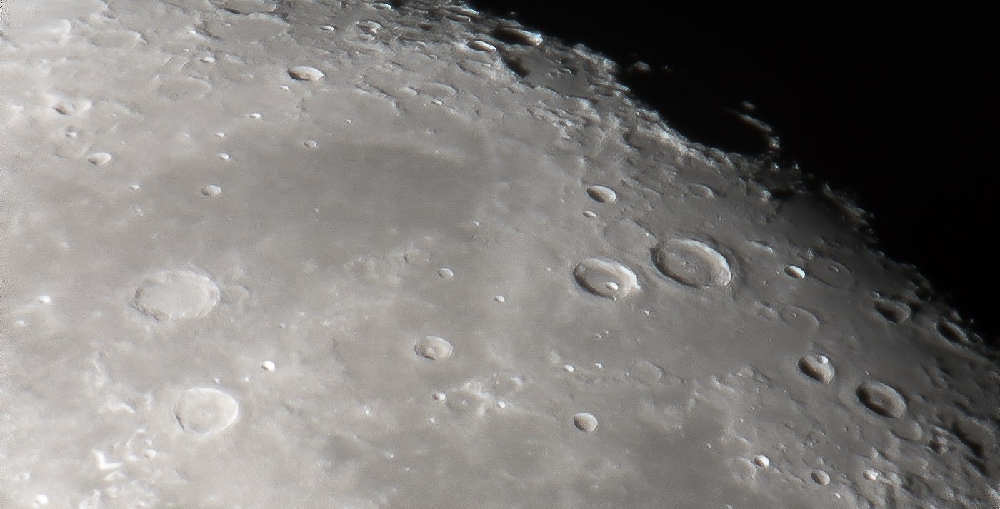 Два кратера с великими названиями Геркулес и Атлас
