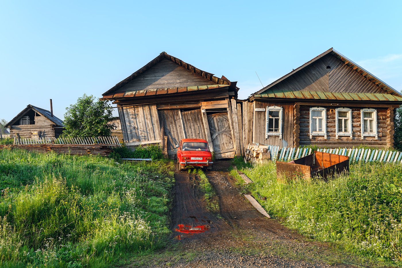 Дом с гаражом и баней на улице Советская. Поселок Висим. Свердловская область.