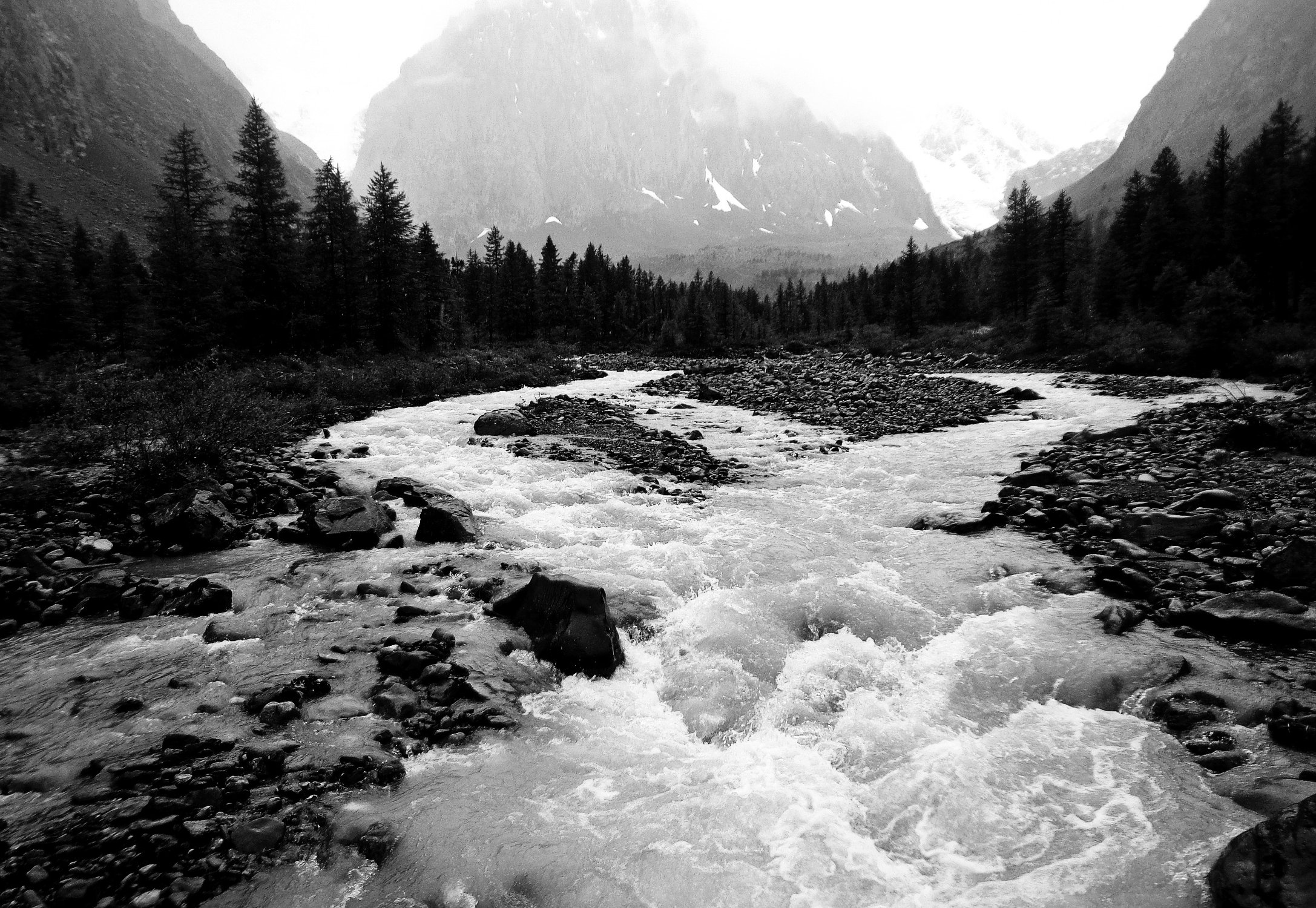 Над бурлящей рекой Актуру