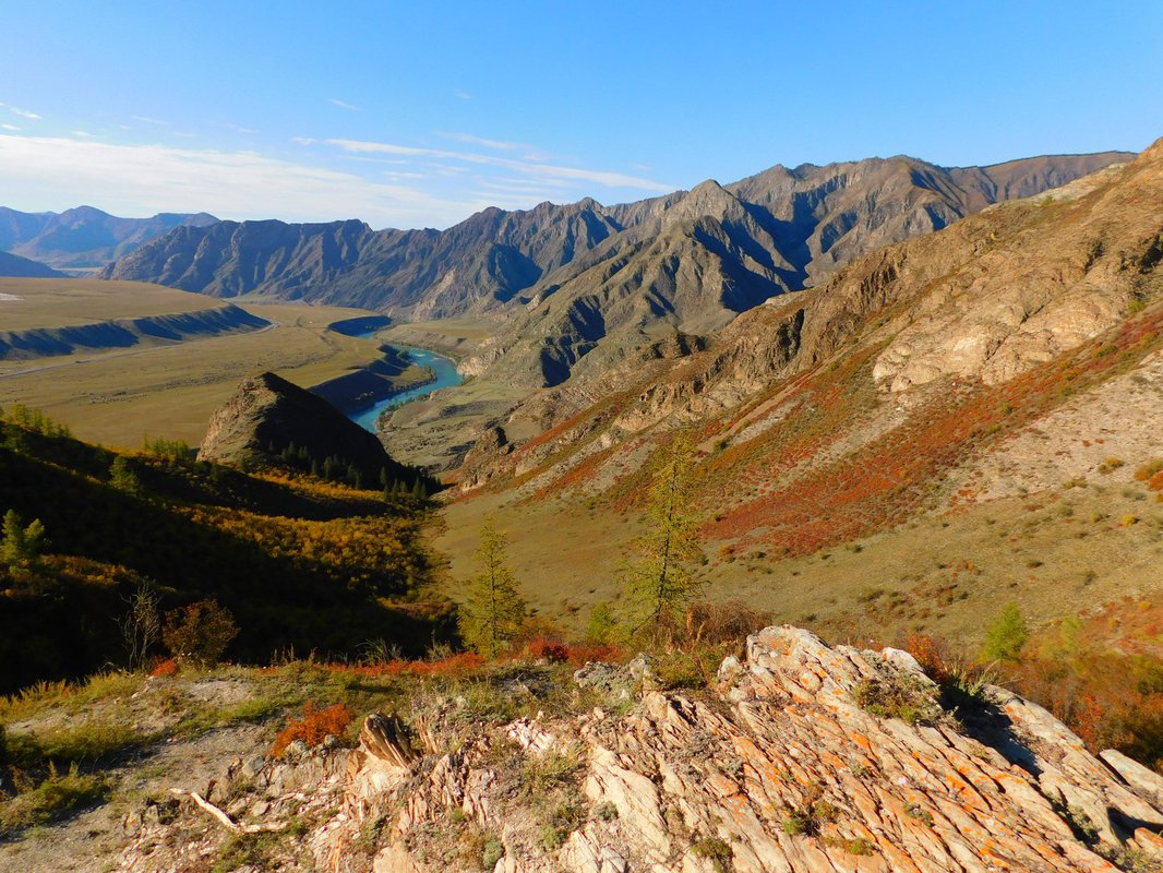 Межгорная долина это. Катунские террасы горный Алтай. Межгорные котловины Алтая. Гора хрустальная Алтай. Армхинская межгорная котловина.