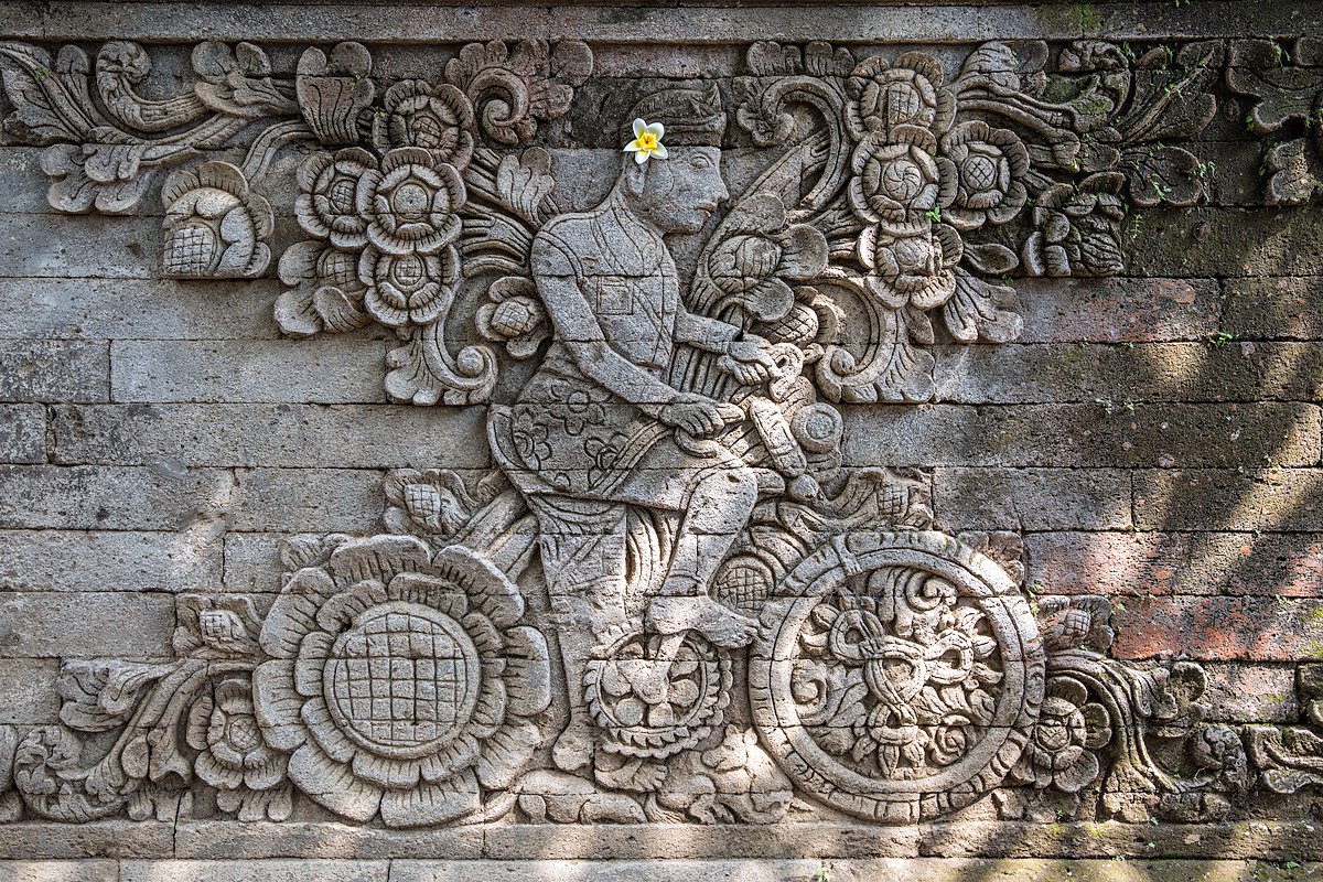 Балийская резьба по камню - барельеф храма Мадюве Каранг