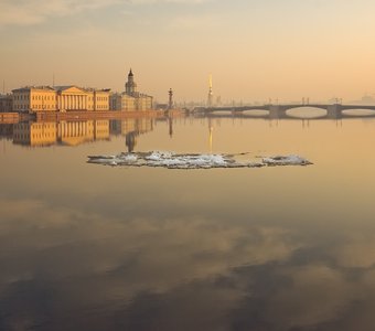 Петербург. Весна. Последний лед...