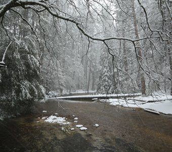Снегопад на реке Мерсед