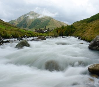 Река Ингури, селение Ушгули, Верхняя Сванетия, Грузия