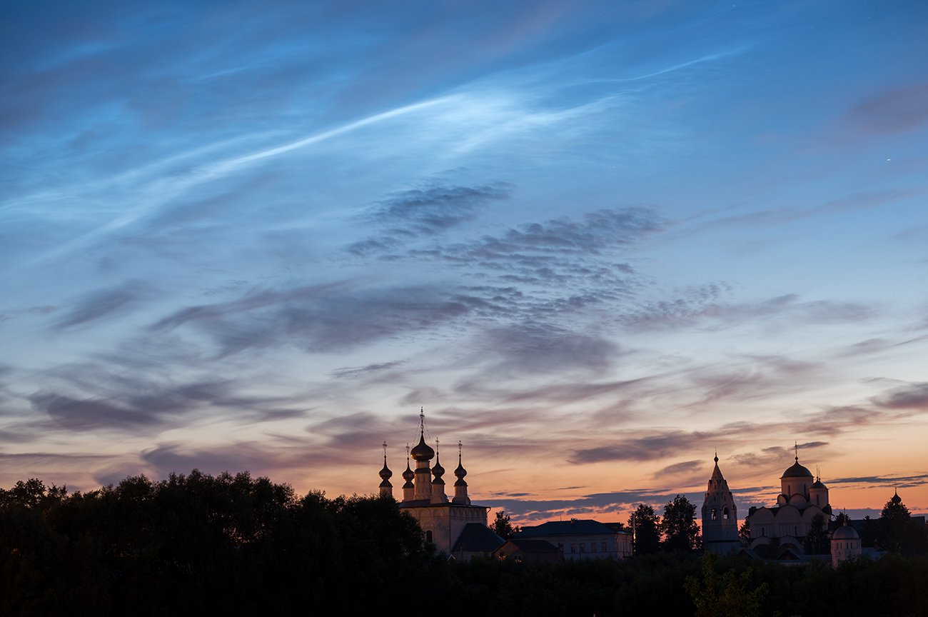 Серебристые облака над Суздалем