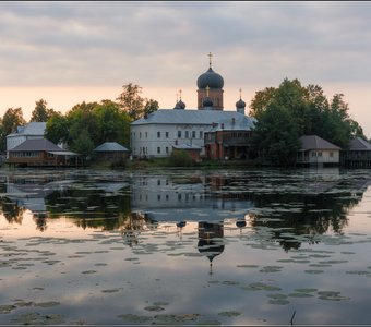 На острове