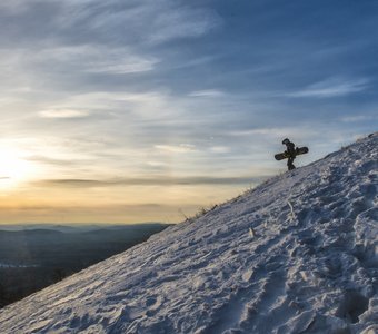 Snowboarder in the mountains/сноубордист в горах