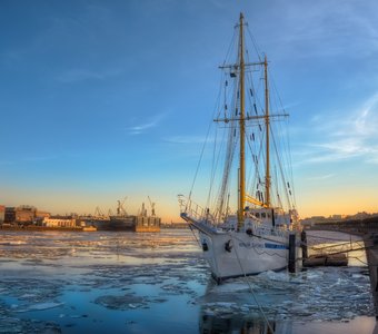 Парусное судно "Юный Балтиец"