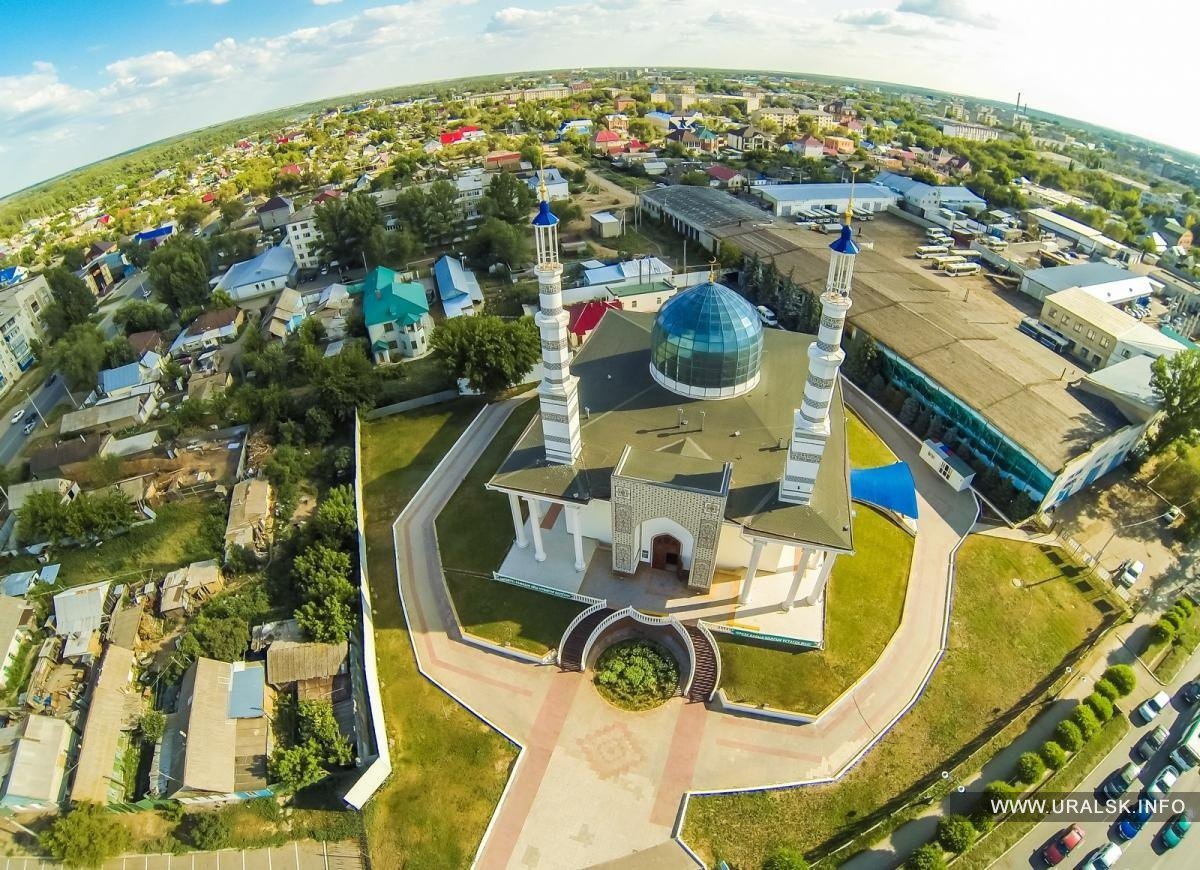 Западно казахстанская область город уральск. Уральск. Уральск Казахстан. Аксай ЗКО мечеть. Город Уральск Западный Казахстан.