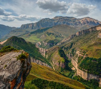 Водораздел Большого Кавказского Хребта: вид на г. Шахдаг
