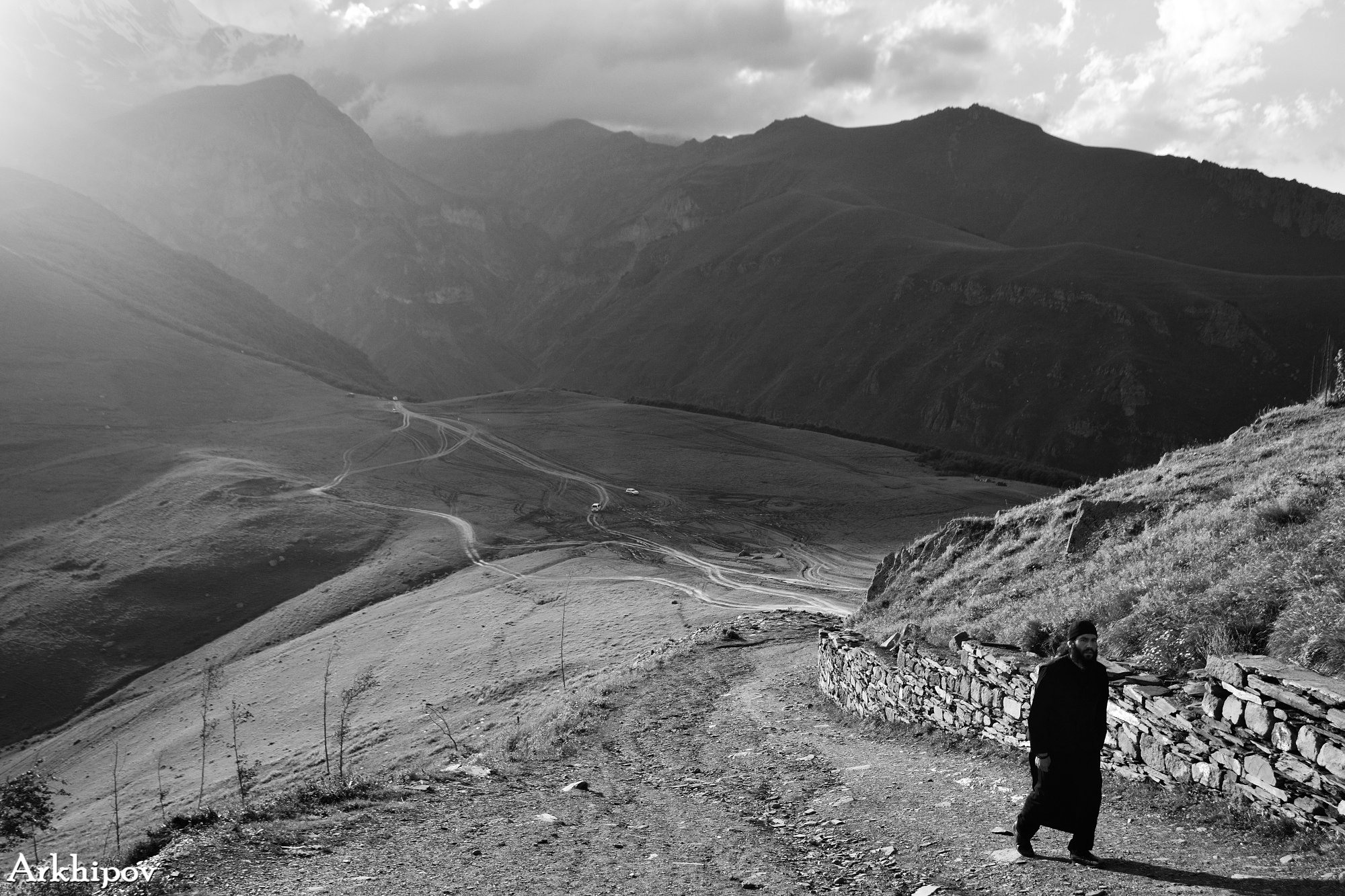 Над земной юдолью