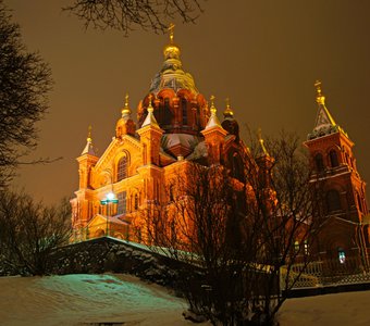 Успенский Собор в морозную зимнюю ночь