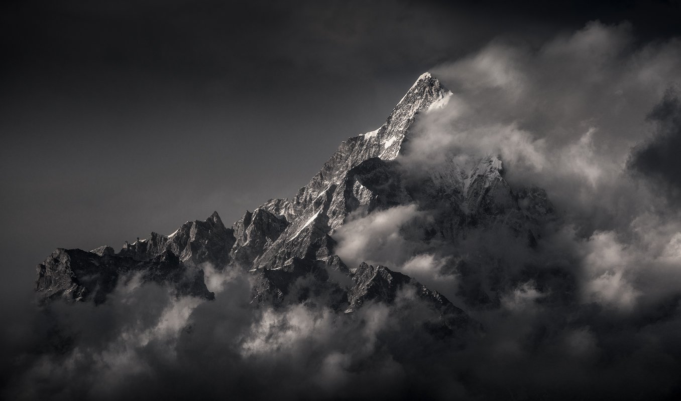 Langtang II Ghenge Liru. 6596 m.