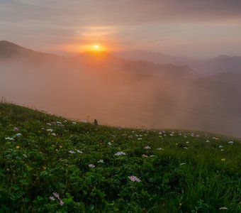 Закат в горах Чечни.