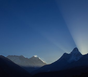 Рассвет над Гималайями