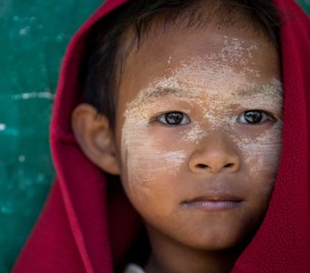 Бирманский мальчик в школе для монахов