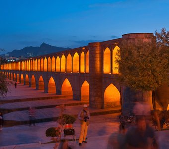 Мост Си-о-Се Поль. Исфахан. Иран