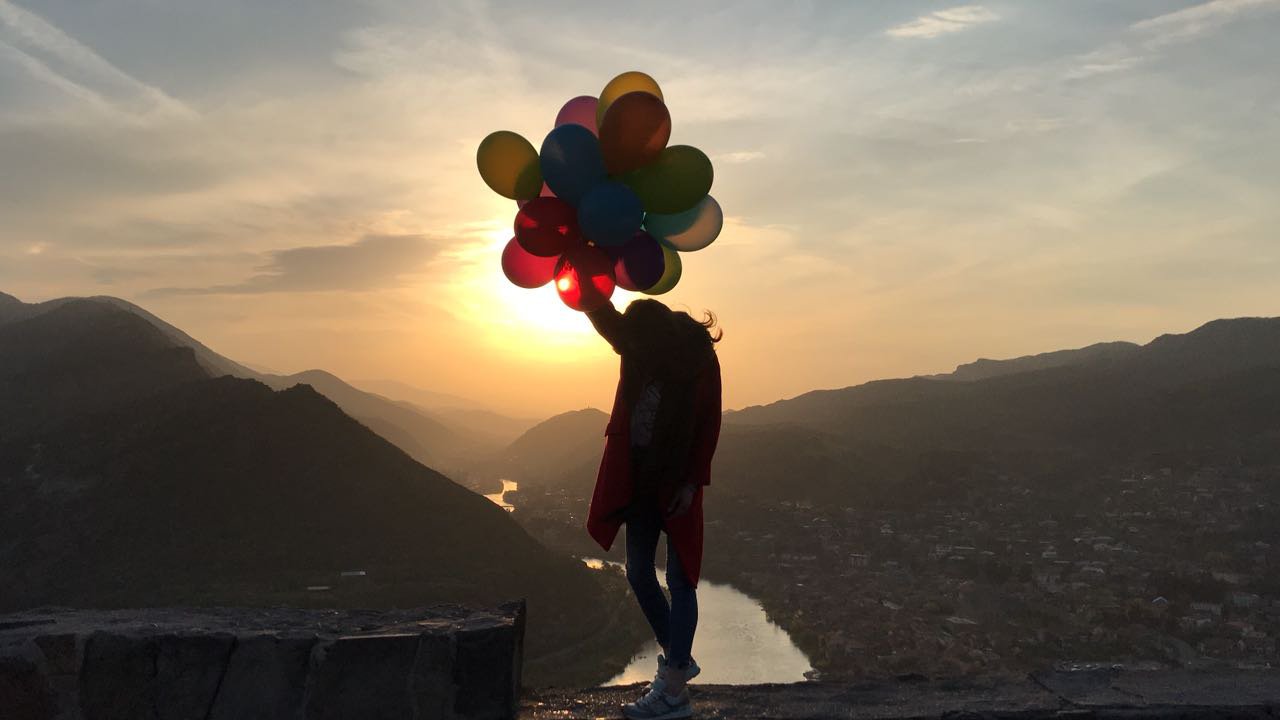 Там, где, сливаяся, шумят,обнявшись, будто две сестры, струи Арагвы и Куры