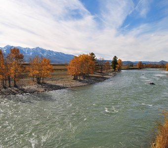 Река Чуя осенью.