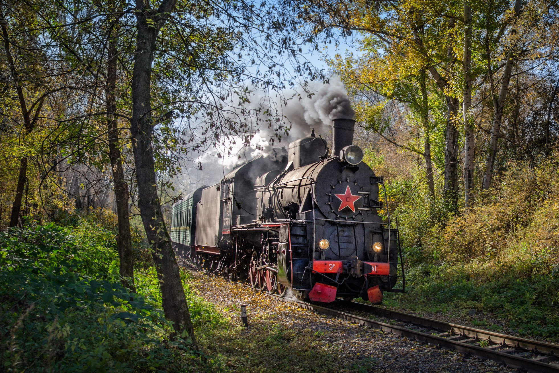 Паровоз картинка. Паровоз. Старинный поезд. Старый паровоз. Старый поезд.