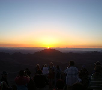 Встреча восхода солнца на горе Синай