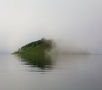 Солнечный остров скрылся в туман