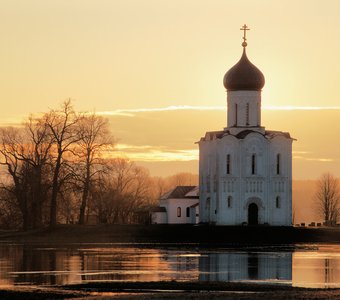 Весенний рассвет на Нерли