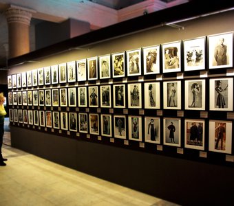 На выставке "100 лет моды в России: 1915-2015"