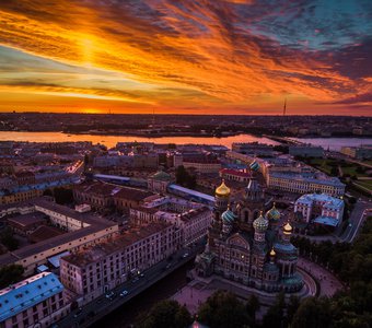 Закат в Санкт Петербурге на фоне Спаса на крови.
